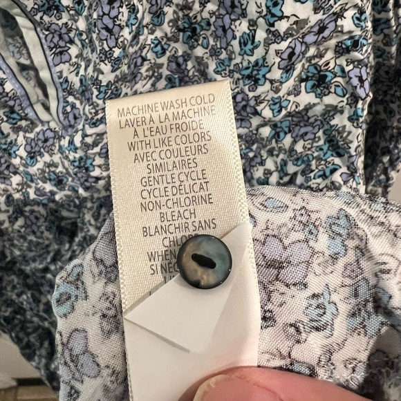 Max Studio (medium) RAYON blue and White Patterned flower Blouse - Picture 4 of 9